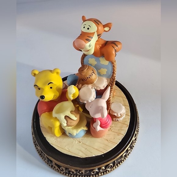 RARE LIMITED EDITION Winnie the Pooh and Friends Figurine Glass Dome - Picture 3 of 6
